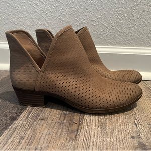 Like New Tan Lucky Brand Leather Ankle Booties size 7 1/2